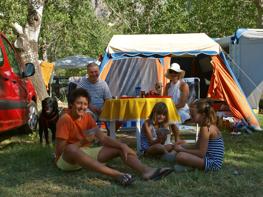 famille au camping 4 etoiles Bretagne Morbihan